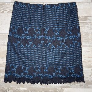 Ann Taylor LOFT‎ Blue Black Floral Lace Overlay Skirt Size 0 Textured Mini Skirt
